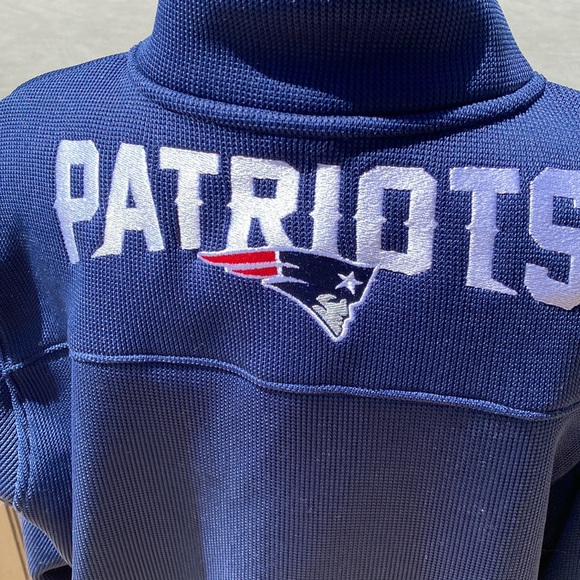 Patriots NFL sweatshirt in excellent condition size large - Picture 6 of 7